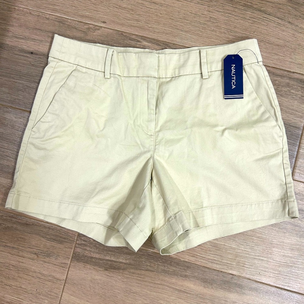 Nautica Women’s size 6 Khaki Shorts w/ Pockets Desert Khaki New with Tags